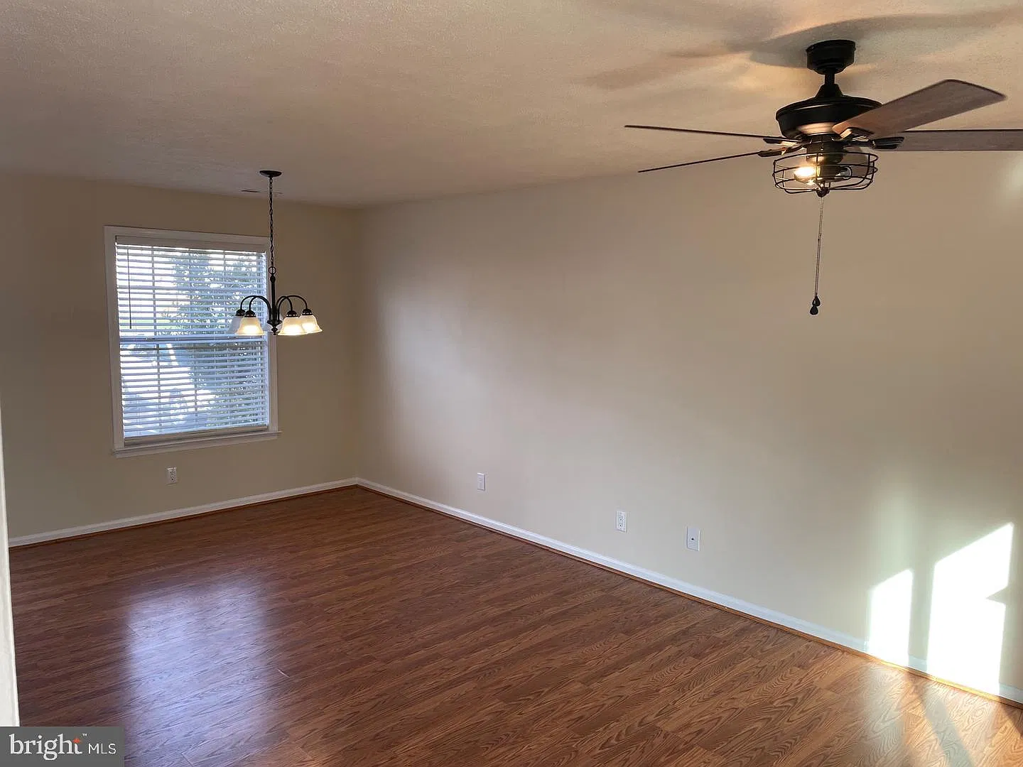 2 bed, 1.5 bath, 946 sqft, $1,700 — Photo 3