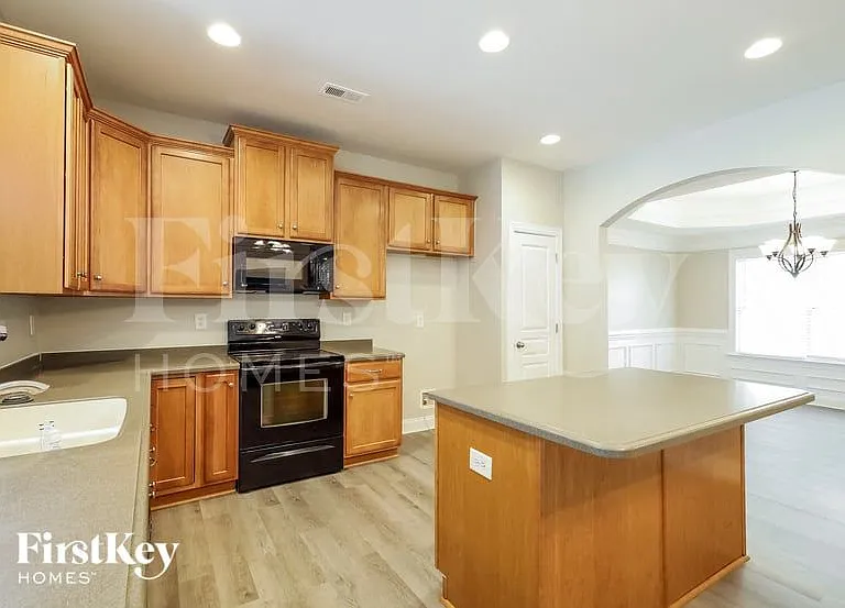 1005 Phar Lap Dr — Photo 7