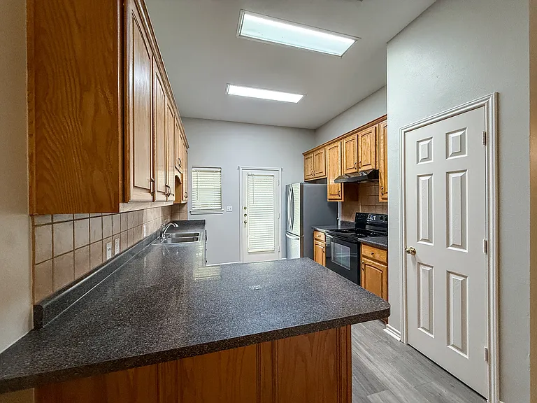 3020 Pine Valley Dr — Photo 4