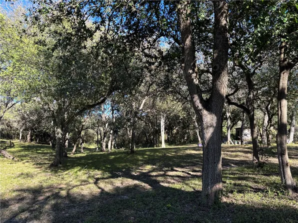 2168 River Oaks, Beeville, TX 78389