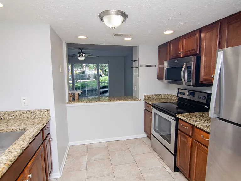 5736 Brentwood Meadows Cir — Photo 7