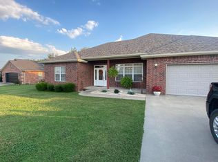602 E 7th St, Grove, OK 74344