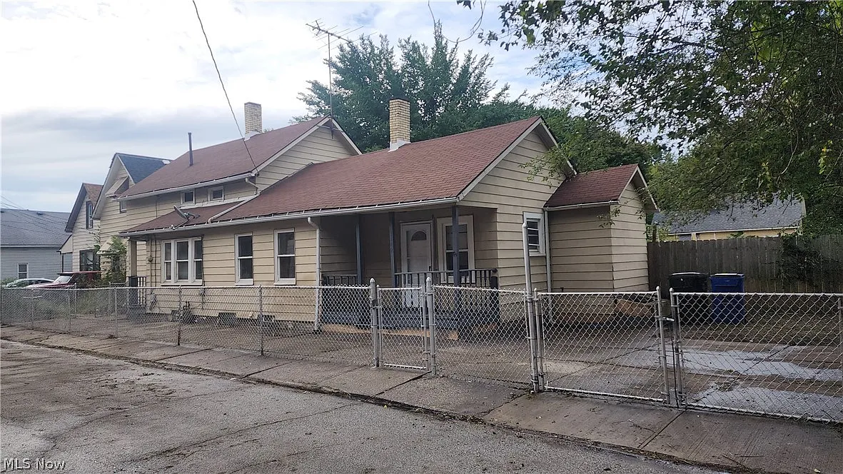 3142 W 33rd St photo 1