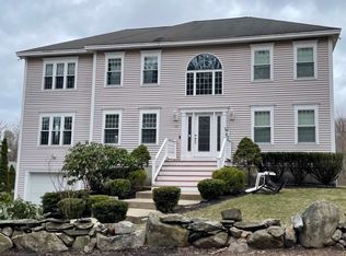 88 High St, Dunstable, MA 01827