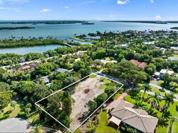 6 Mandalay Road, Sewalls Point, FL 34996