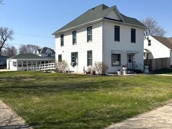 520 4th St, Whittemore, IA 50598