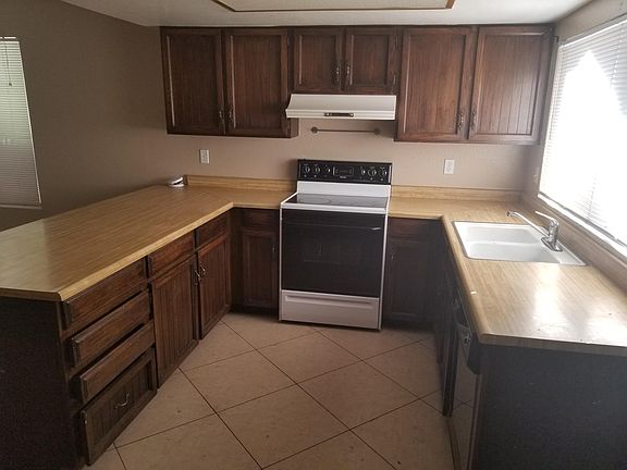 3rd image of 4025 W Christy Dr