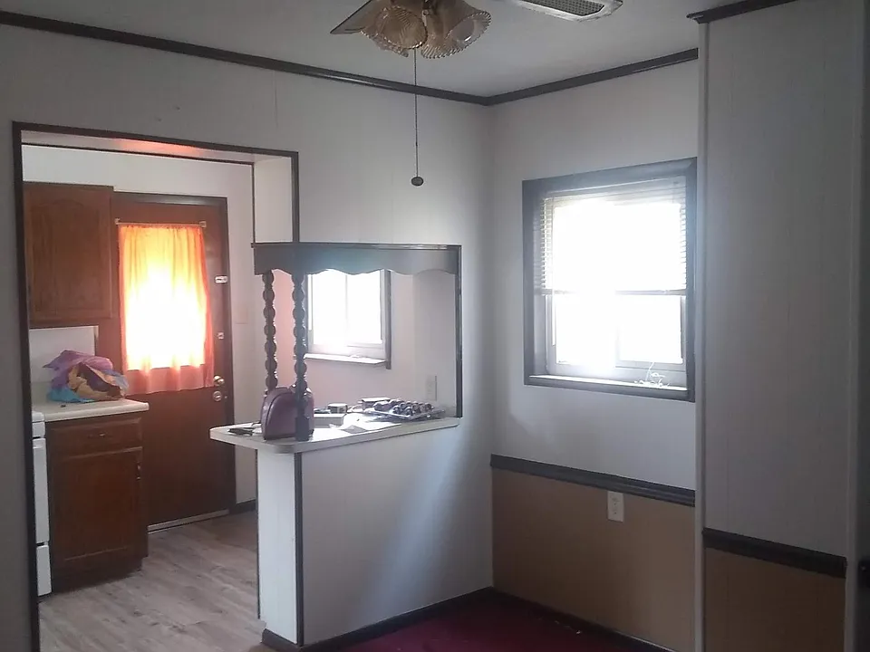 Dining room that connects to the kitchen with a cute breakfast nook.