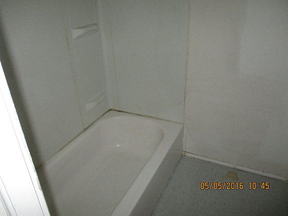 4th image of 909 Rosewood Dr
