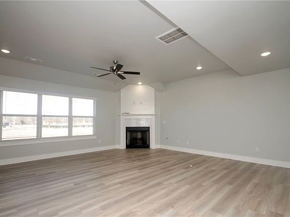 4th image of 206 Phyllis Farm Rd