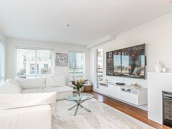 4th image of 15775 Croydon Dr #311