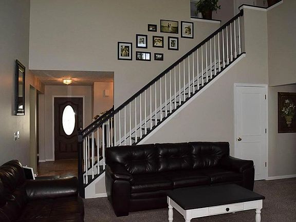 3rd image of 1207 Creekview Dr