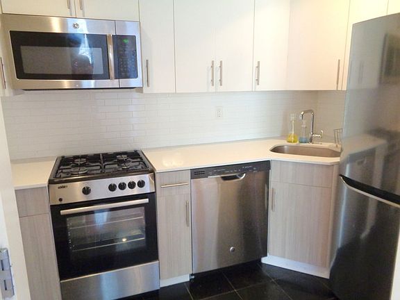 4th image of 212 W 20th St #5A