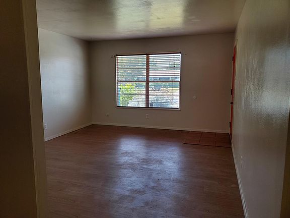 2nd image of 2798 Oxford Ave