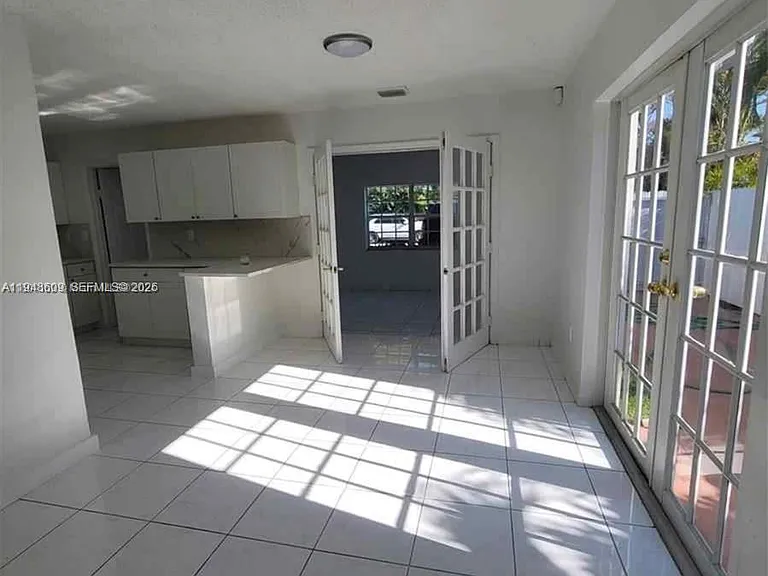 12305 SW 42nd St — Photo 4