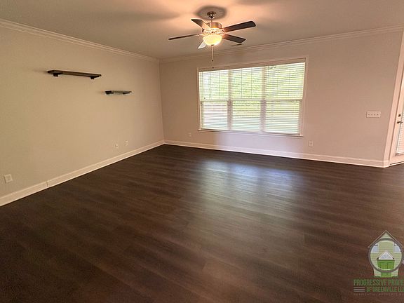 4th image of 400 Ansel Woods Ln