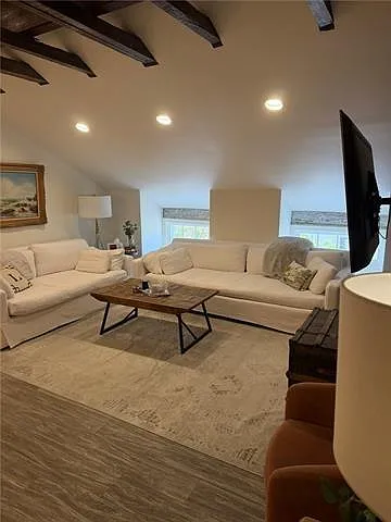 3 bed, 2.0 bath, 1791 sqft, $3,200 — Photo 3