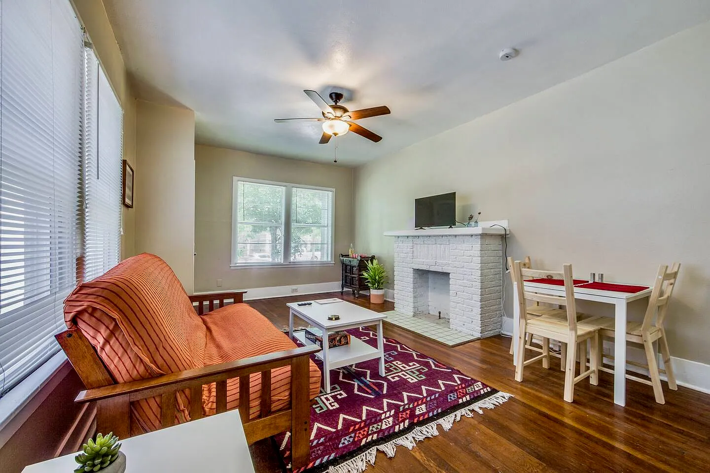 2 bed, 2442 sqft, $1,200 — Photo 1