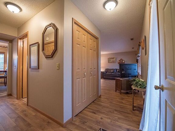 3rd image of 3809 Finchley Ct