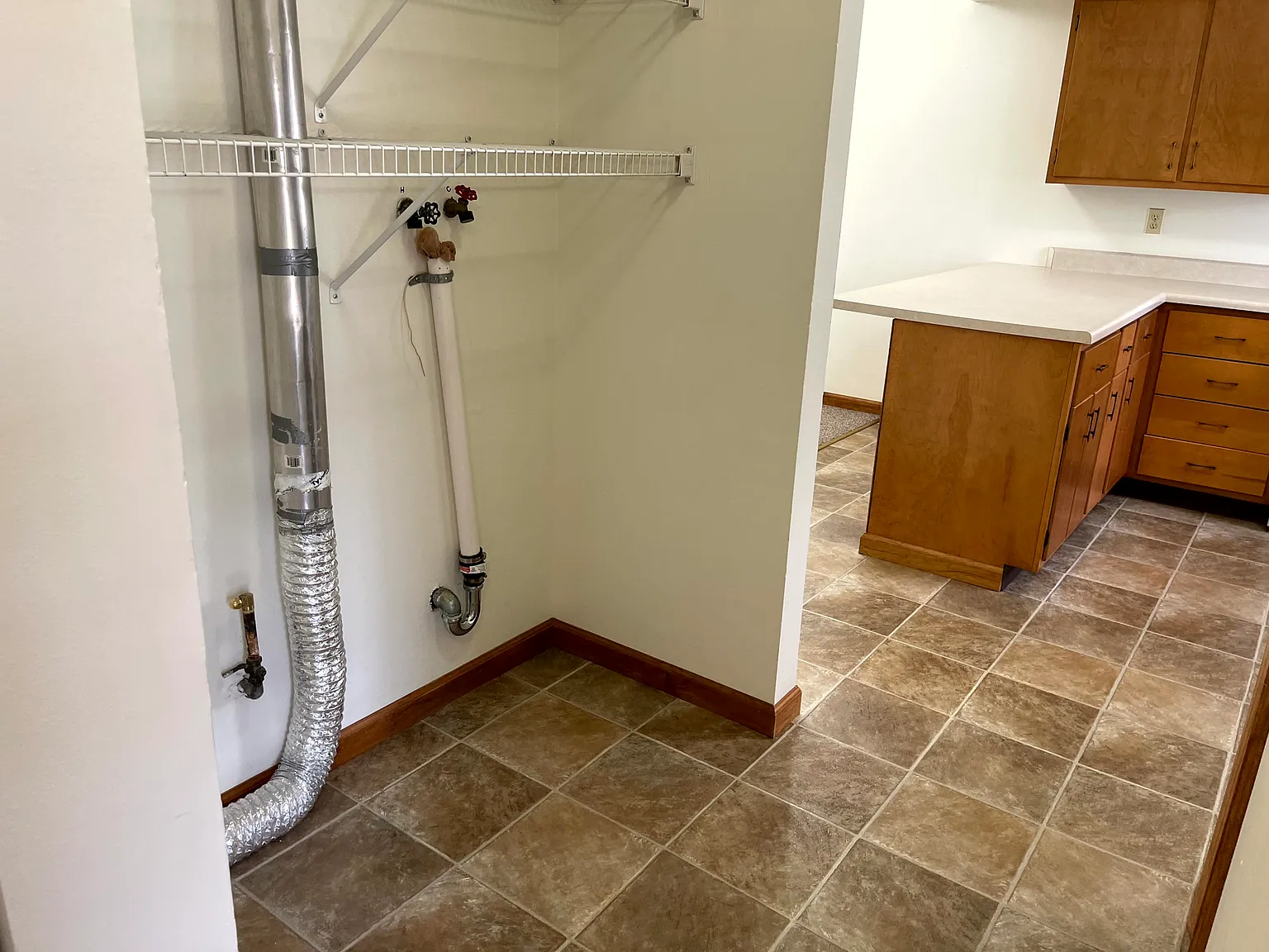 3 bed, 1.5 bath, 1200 sqft, $1,300 — Photo 3