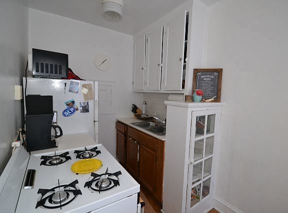 3rd image of 2129 N Dayton St #801