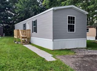 7 Parkview Dr, Clinton, PA 15026