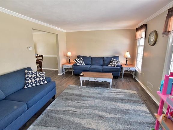 3rd image of 5606 Glen Hill Dr
