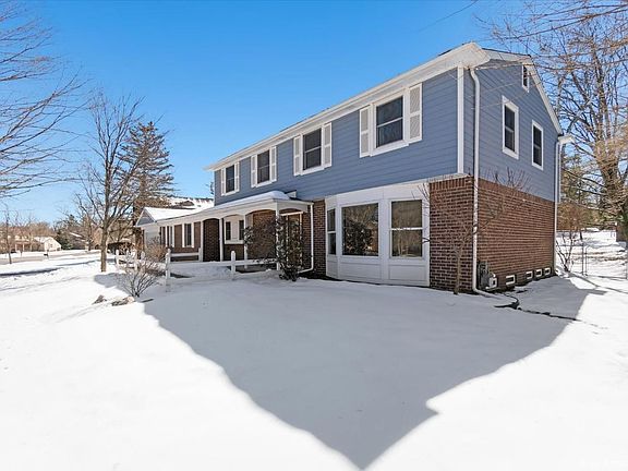 3rd image of 2747 Holyoke Ln