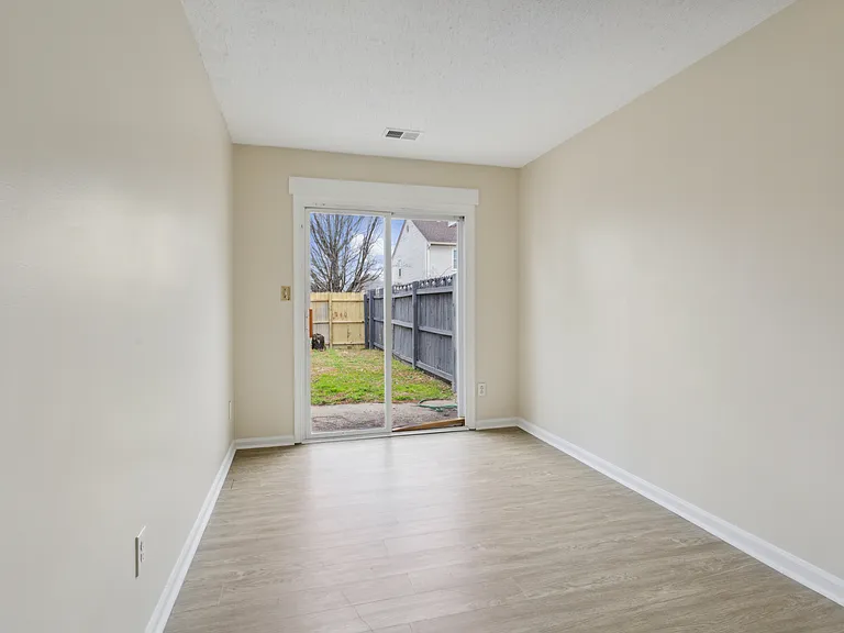803 Chalk Ct — Photo 15