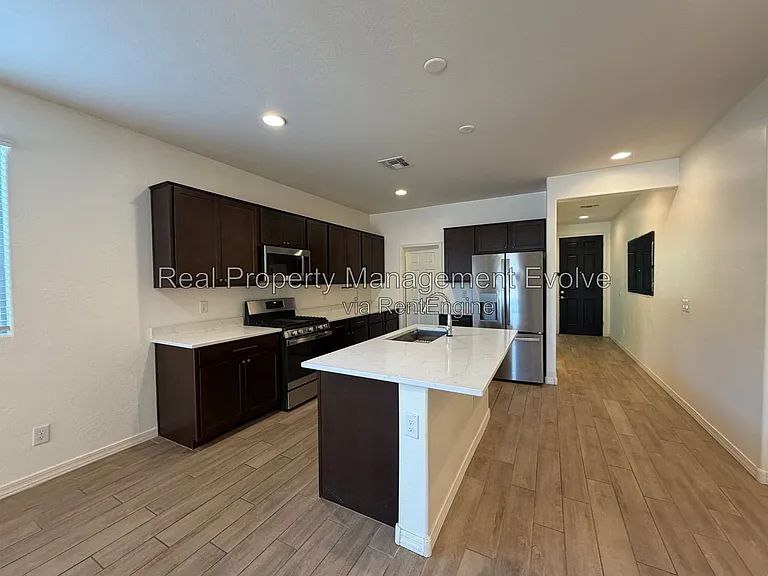 5731 W Encinas Ln — Photo 5