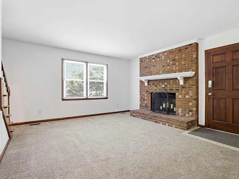 102 Chevis Dr — Photo 7