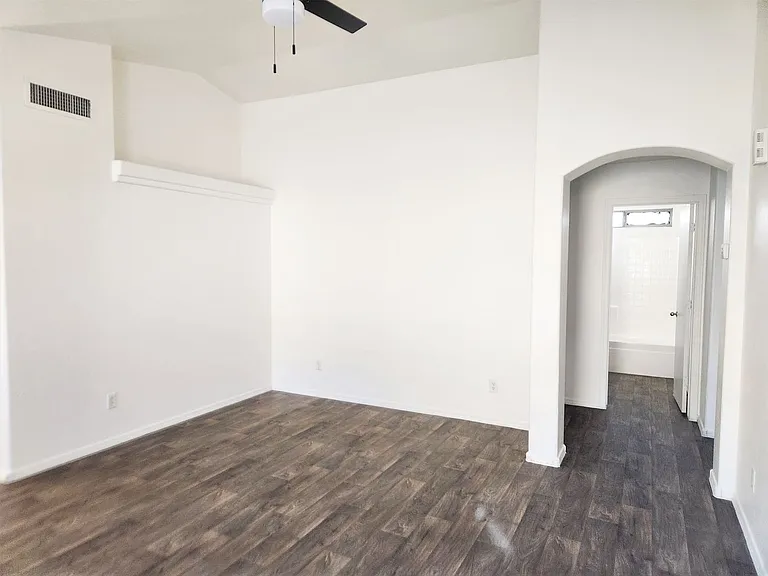 12574 W Lisbon Ln — Photo 4