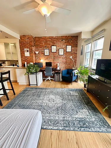 1541 Spring Garden St #2F Photo 1