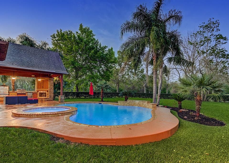 Your own tropical paradise awaits you!