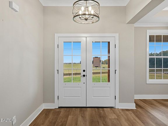3rd image of 758 Lakeside Rd