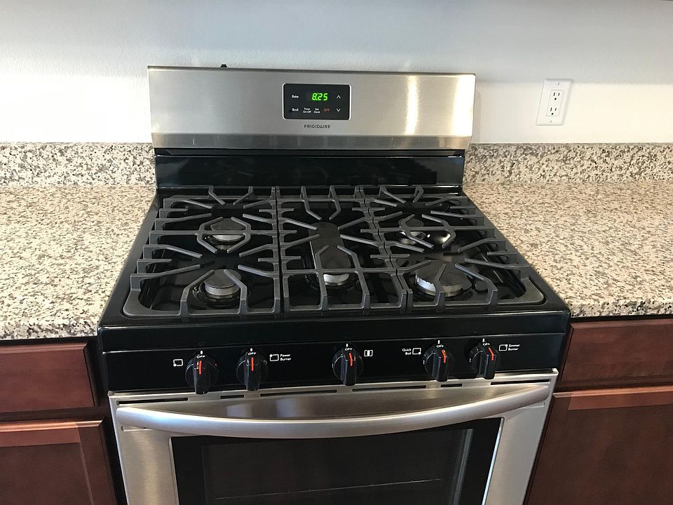 Brand new gas oven.