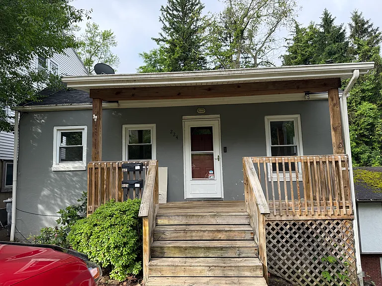 224 Cornell Ave #1/2 — Photo 10