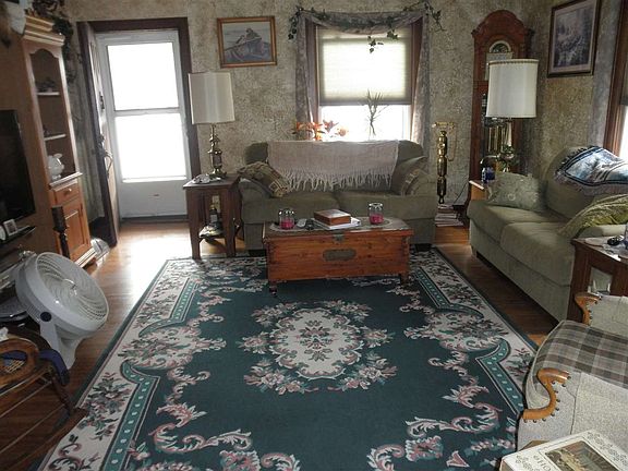 4th image of 304 E Cherry St