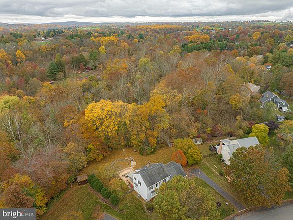 4th image of 406 Saint Anns Cir