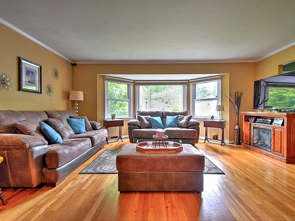 4th image of 62 Sudbury Ln