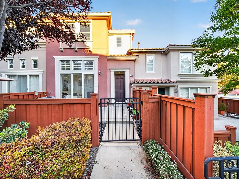 1st image of 318 Vista Roma Way