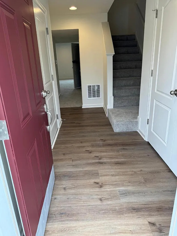 3 bed, 2042 sqft, $2,000 — Photo 2