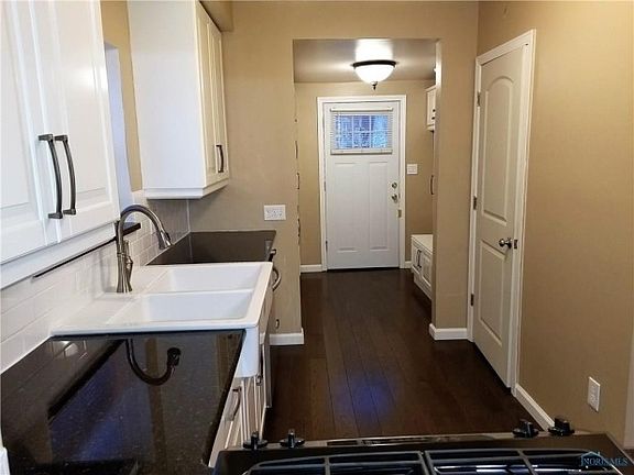 5th image of 2728 Winsted Dr