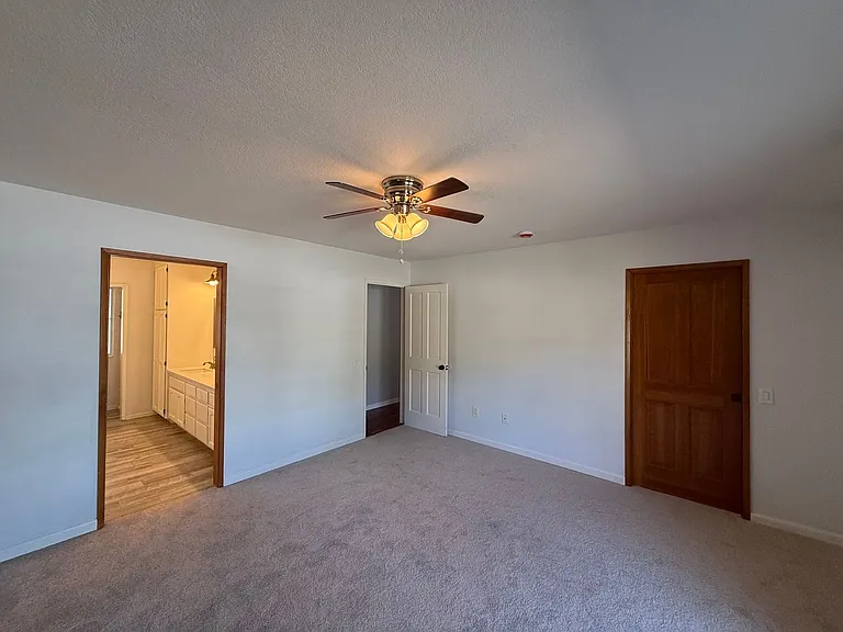16327 Bassett Ct — Photo 10