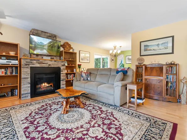 21035 Swallow Pl, Hope, BC V0X 1L1