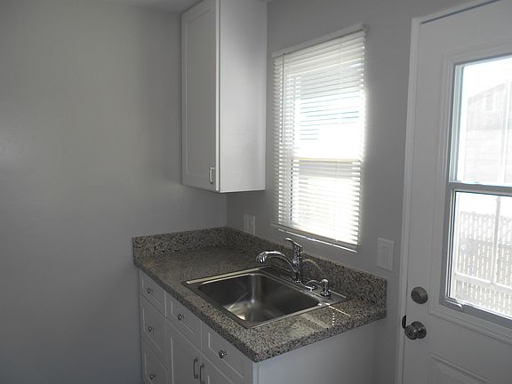 5th image of 2085 Abbott St