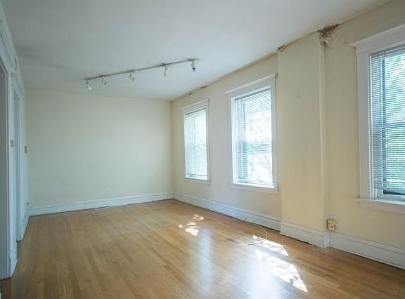 4th image of 1708 W Waveland Ave #2