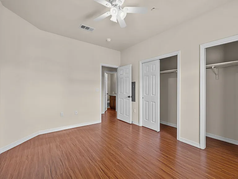 Las Torres Apartments — Photo 9