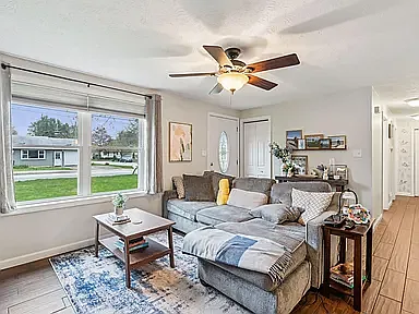 2 bed, 1000 sqft, $2,200 — Photo 2