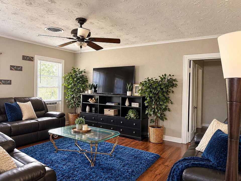 2nd image of 808 Azalea St